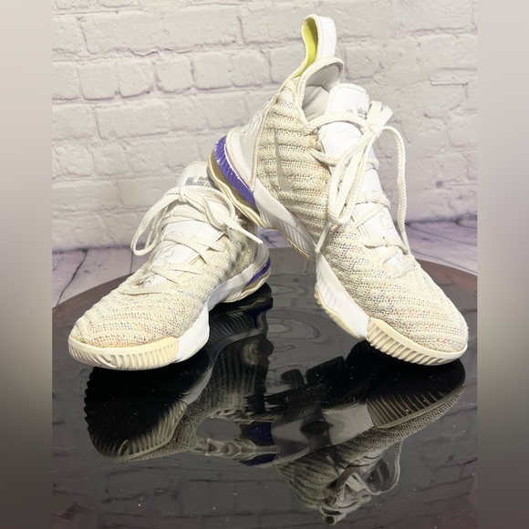 Nike LeBron XVI 16 Buzz Lightyear Mid. In Original Box. AQ2465-102. Size 4.5Y - Picture 10 of 16